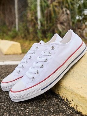 Classic Chuck Taylor All Star Low Top Converse